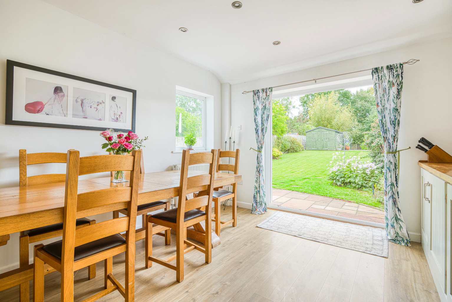 St. Cuthbert Avenue, walking distance from the High Street, photo 9