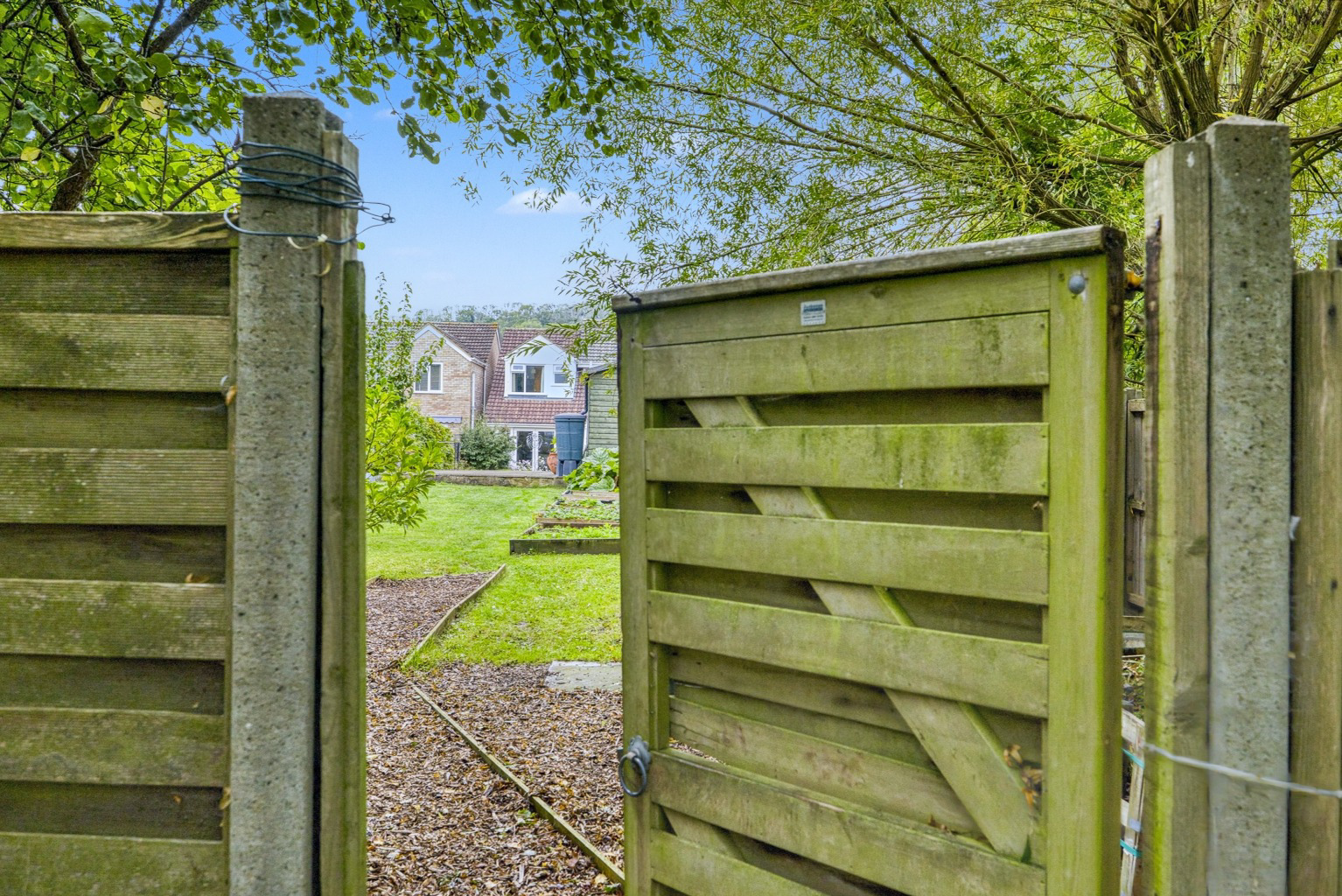 St. Cuthbert Avenue, walking distance from the High Street, photo 29