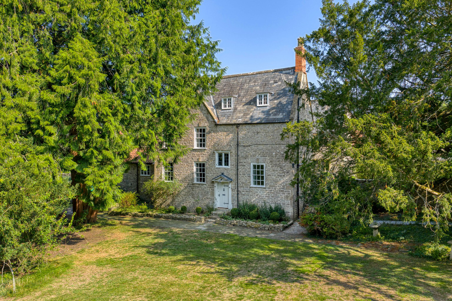 Manor house with circa 26 acres, a mile from Wells