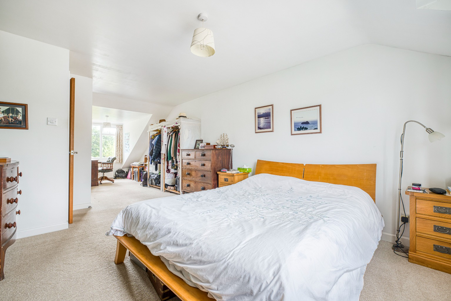 St. Cuthbert Avenue, walking distance from the High Street, photo 16