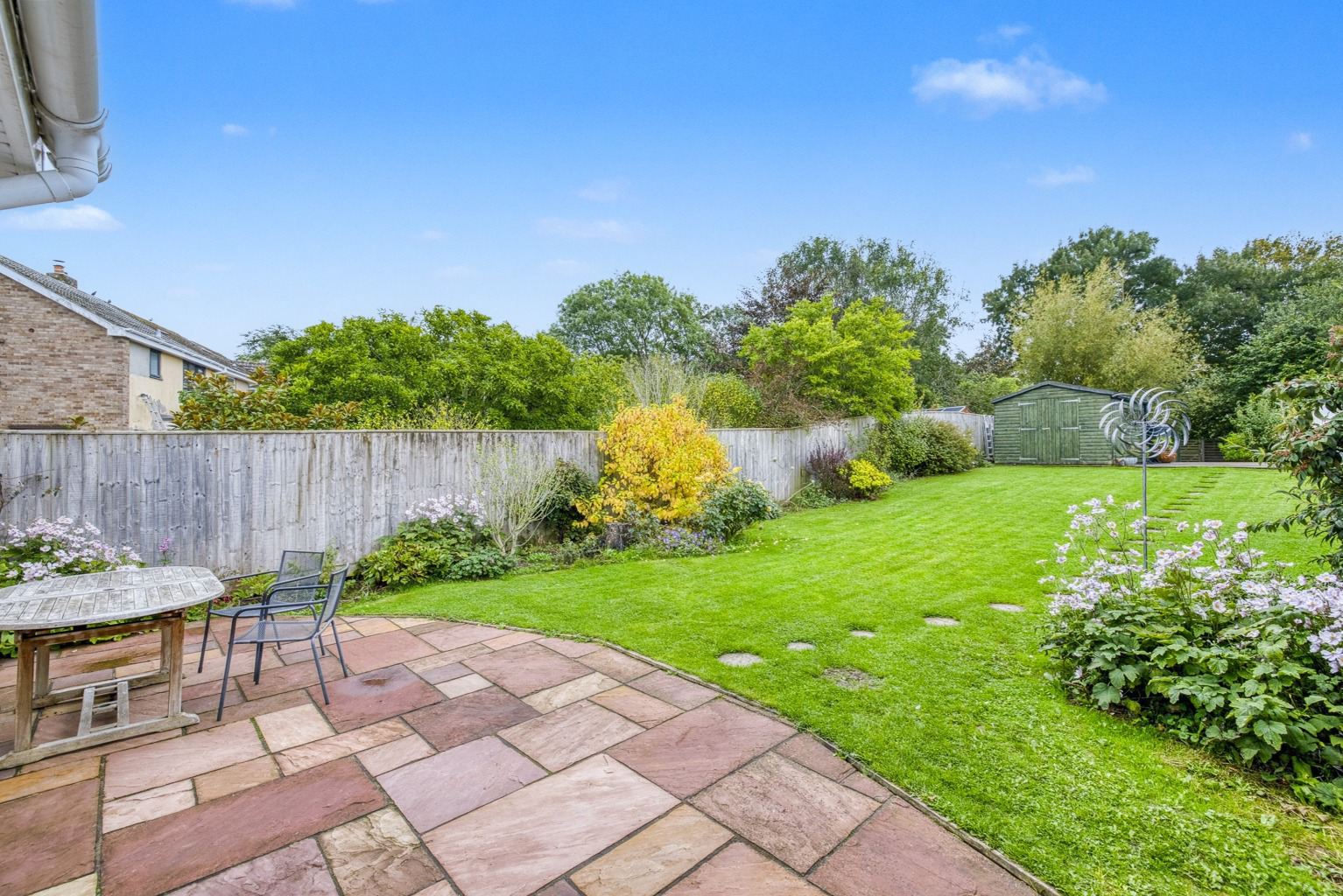 St. Cuthbert Avenue, walking distance from the High Street, photo 19