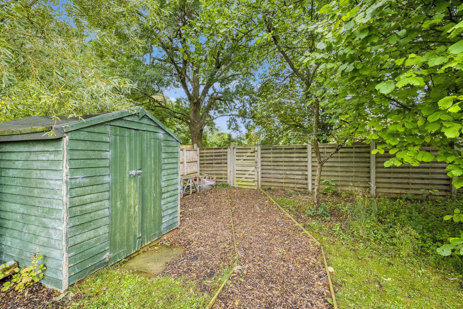 St. Cuthbert Avenue, walking distance from the High Street, photo 28