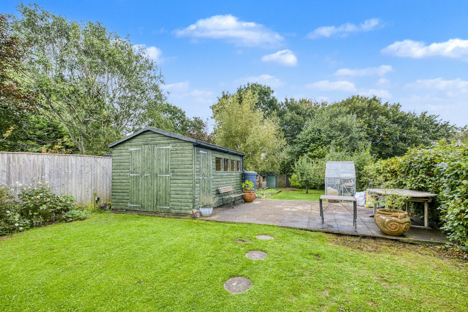 St. Cuthbert Avenue, walking distance from the High Street, photo 21