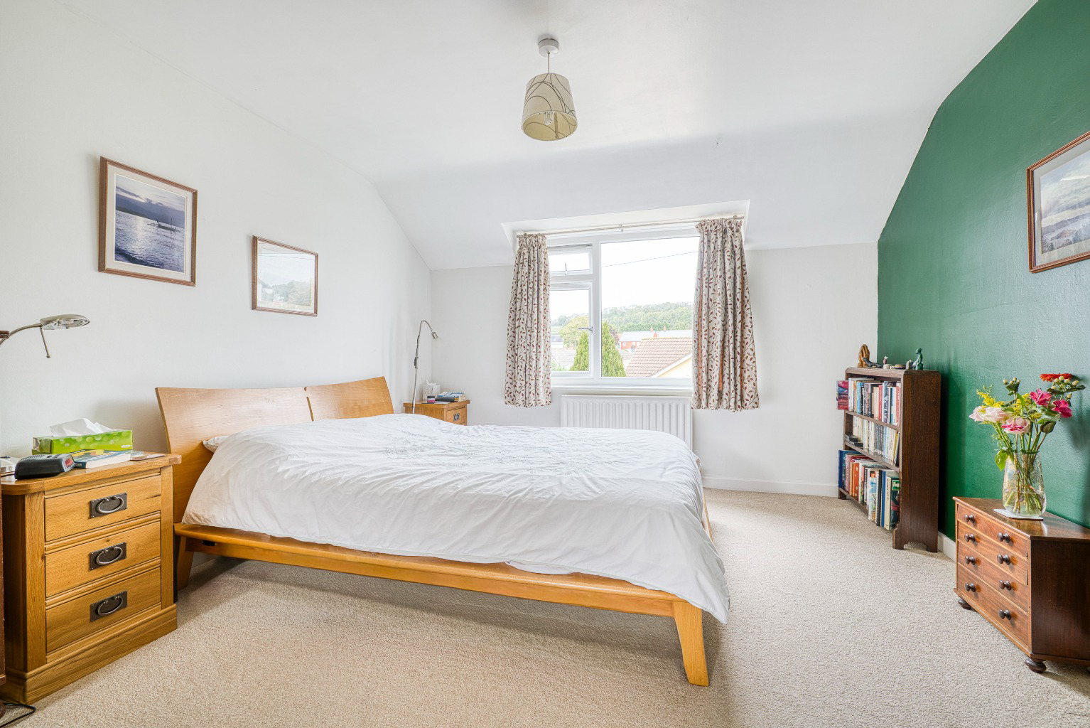St. Cuthbert Avenue, walking distance from the High Street, photo 15