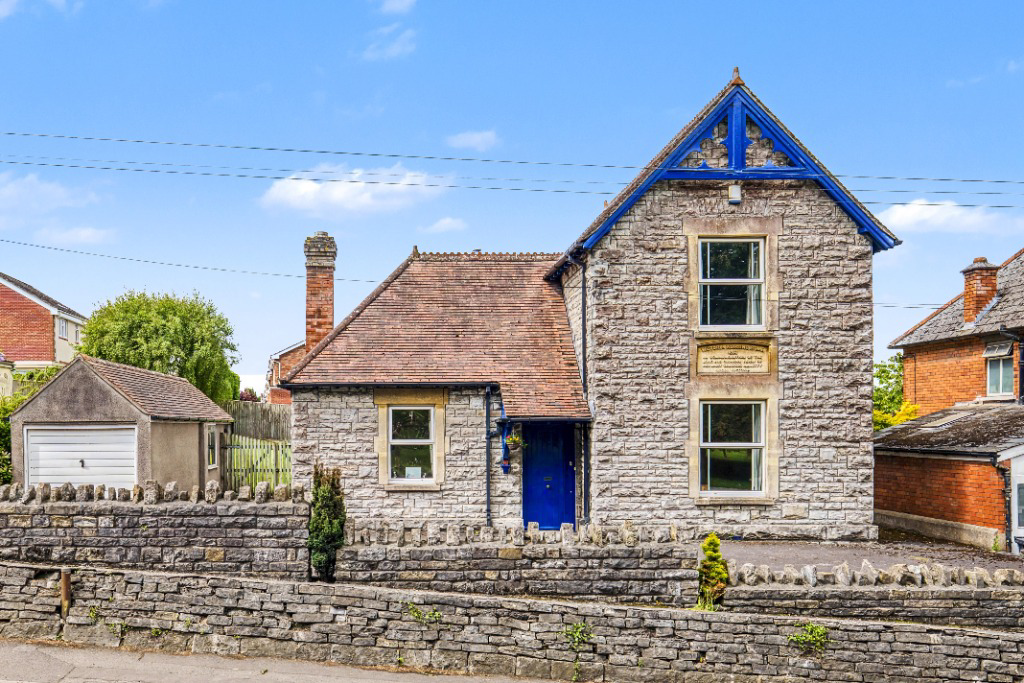 Substantial period propety in heart of Glastonbury