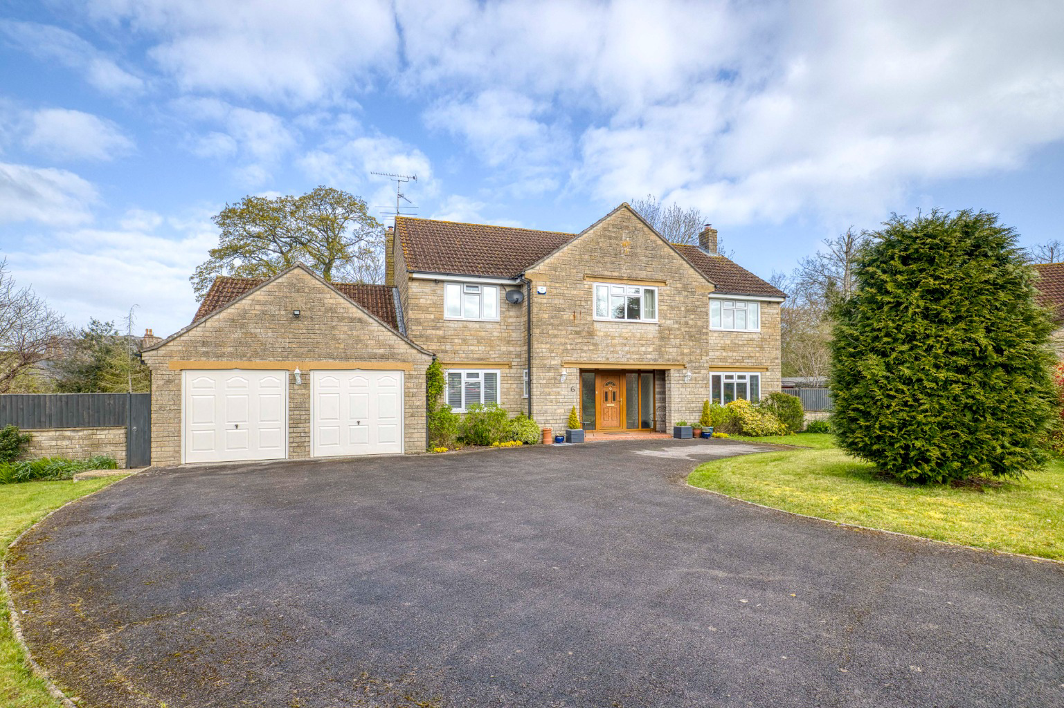 Manor Close, Sparkford