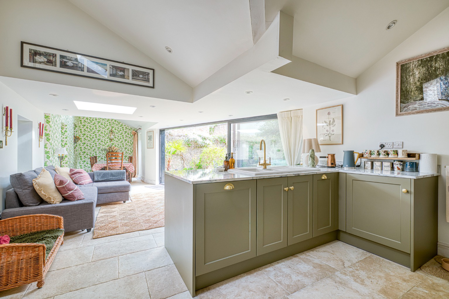 Exceptionally attractive, historic, fully renovate, central Wells, photo 2