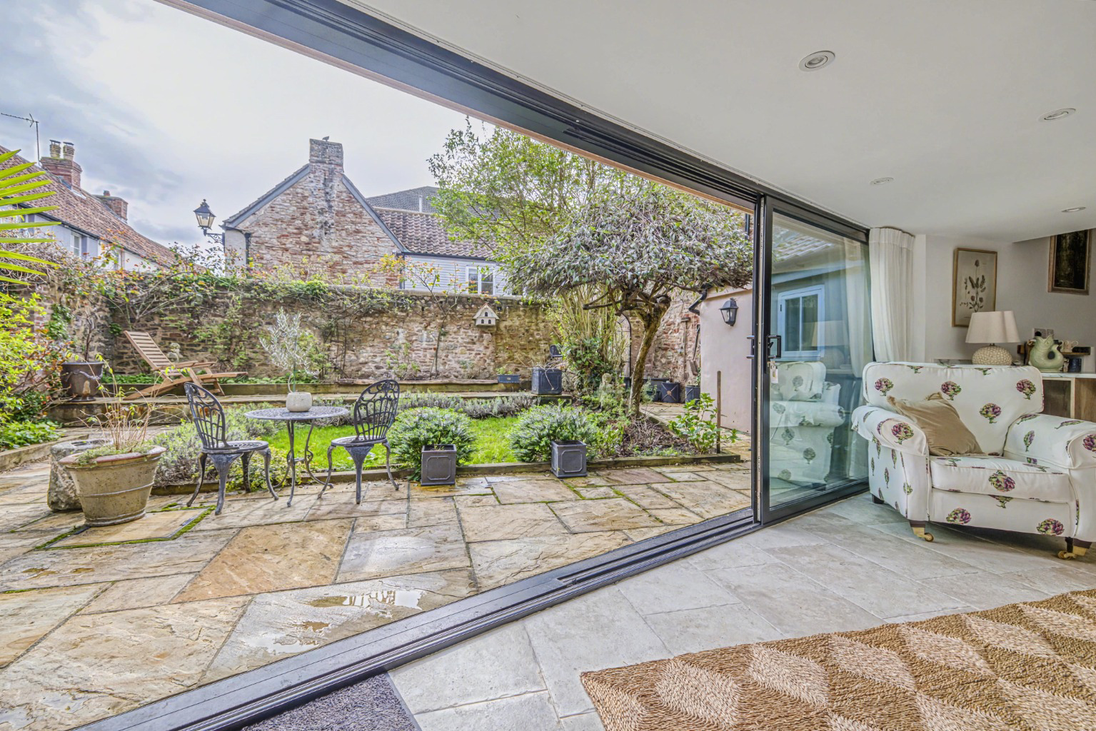 Exceptionally attractive, historic, fully renovate, central Wells, photo 3