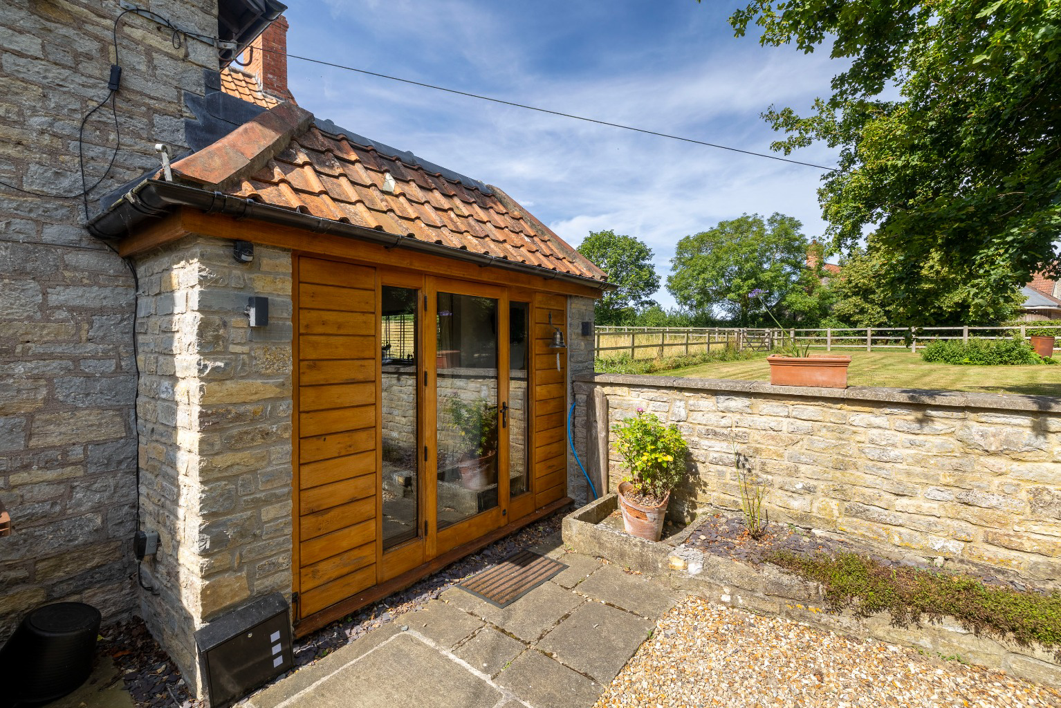 Pretty period cottage in popular village of Butleigh, photo 23