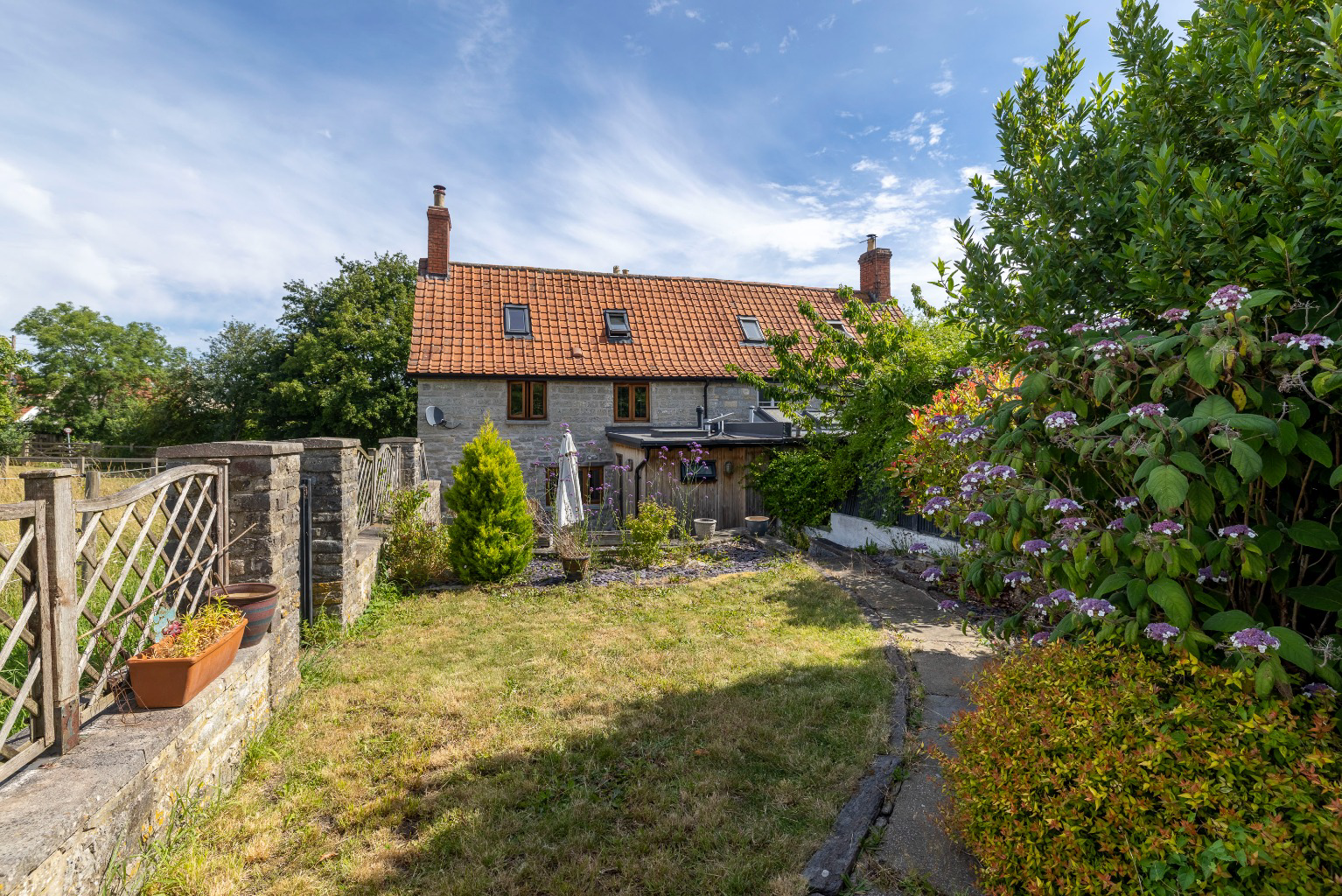 Pretty period cottage in popular village of Butleigh, photo 17