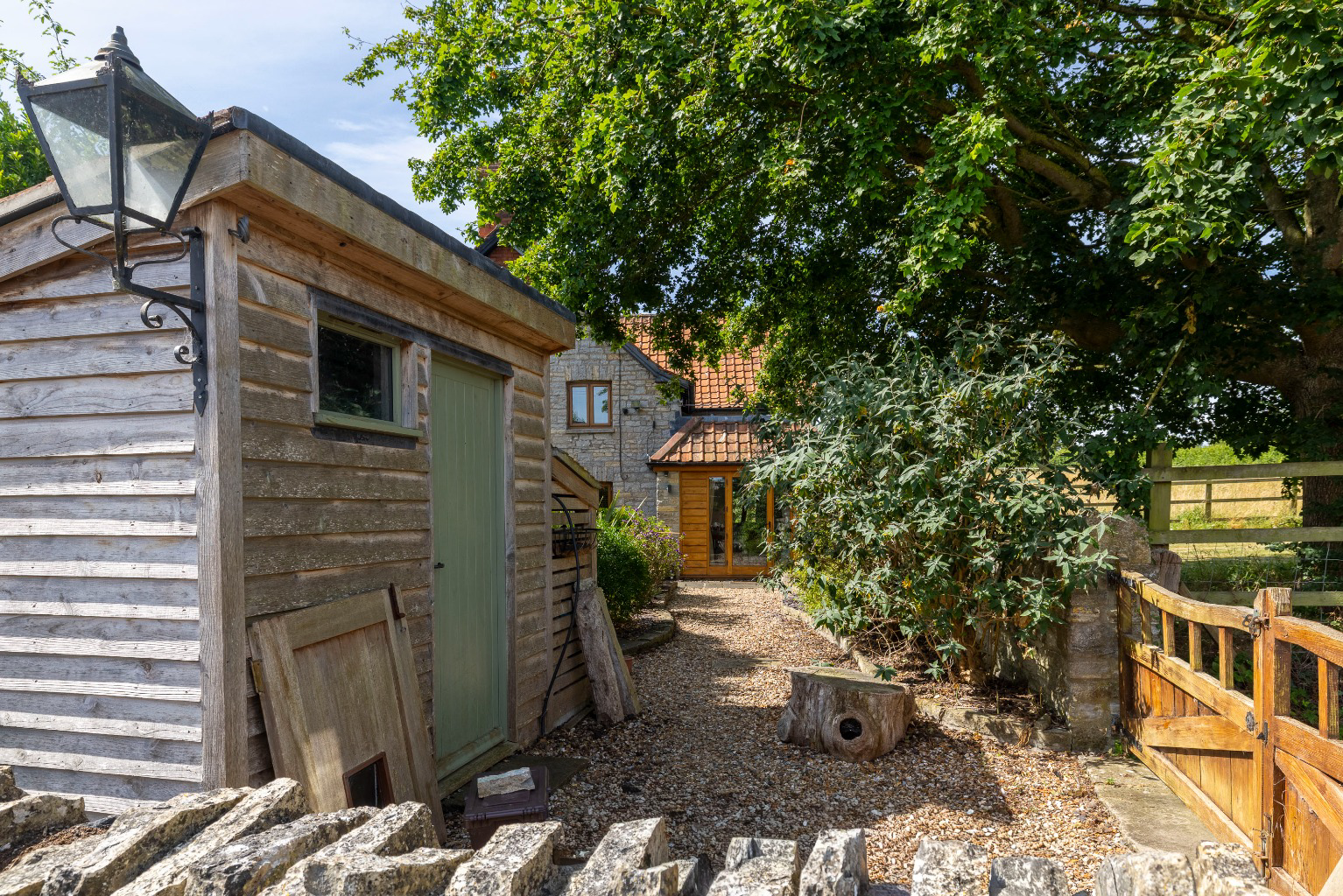 Pretty period cottage in popular village of Butleigh, photo 22
