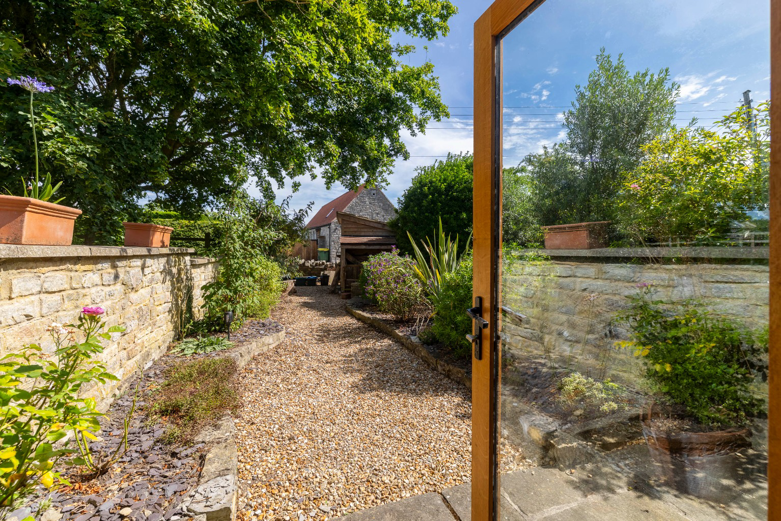 Pretty period cottage in popular village of Butleigh, photo 2