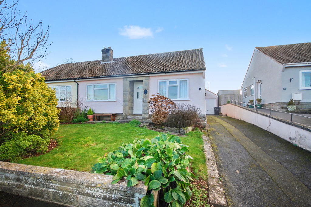 Central Wedmore with views and parking