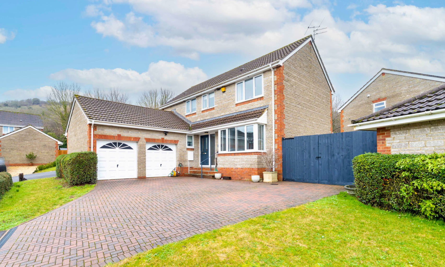 Super family home in desirable residential area in Axbridge