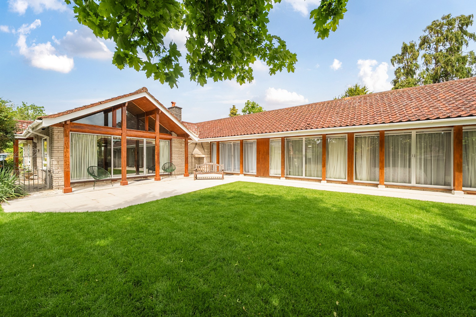 STREET. Great style. Very spacious 3,000 sq.ft. +