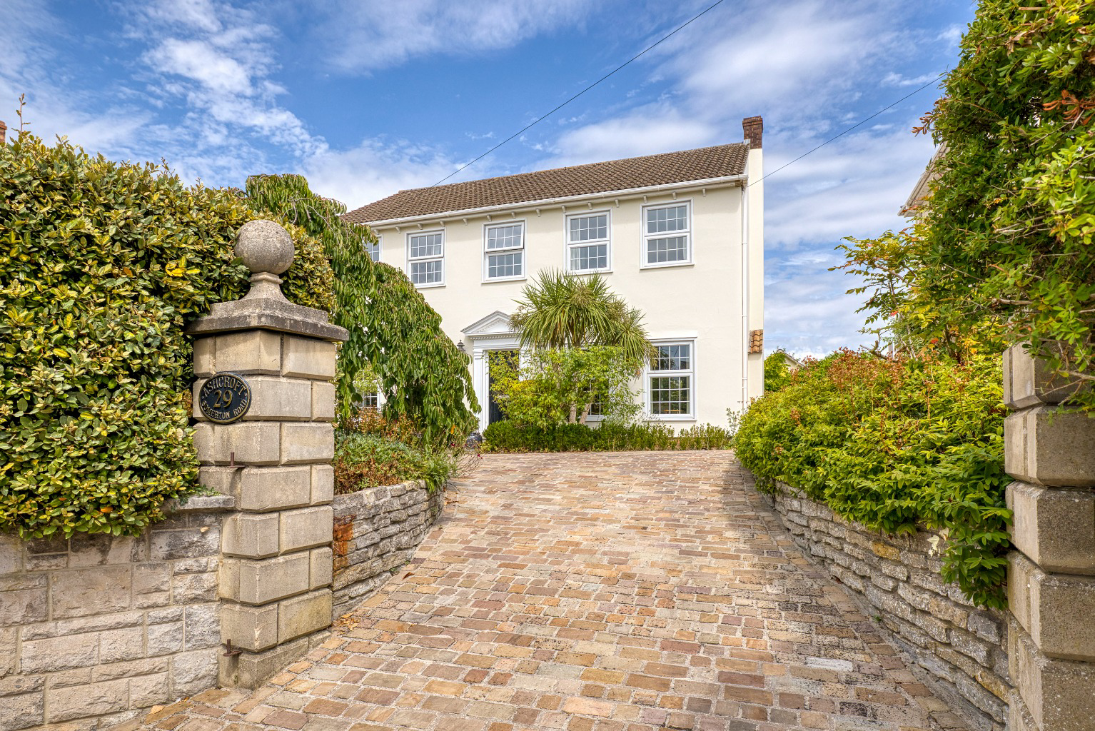 Somerton Road, Street