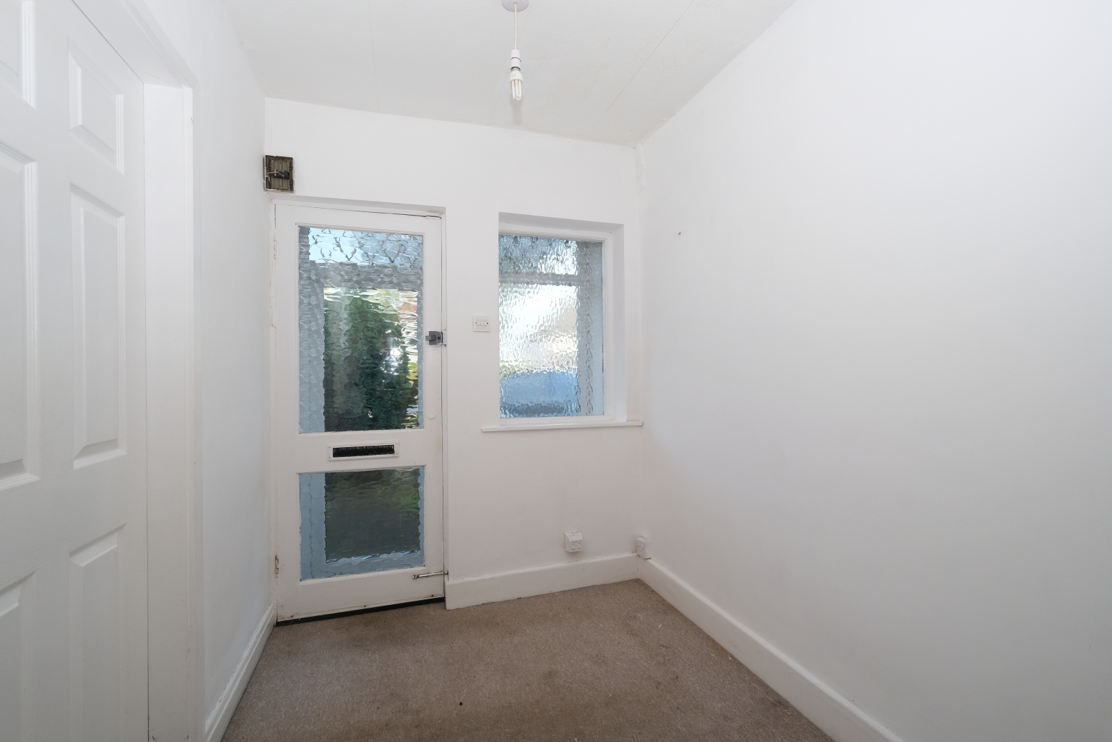 Haslucks Green Road, Shirley, Solihull, West Midlands B90 2LG, photo 4