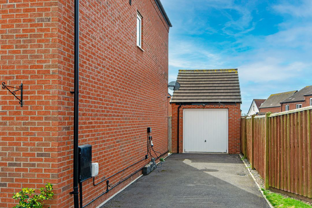 Coltsfoot Close, Off Meadow Way, Tamworth, B79, photo 42