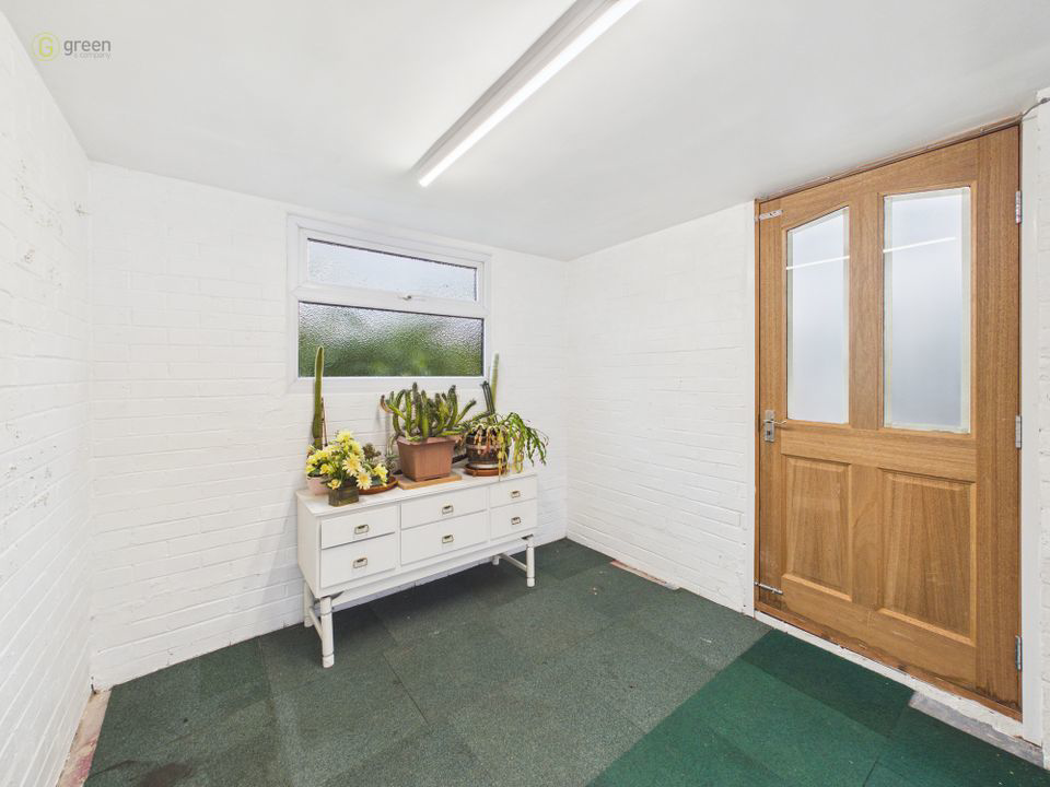 Whitecrest, Great Barr, Birmingham, B43, photo 43