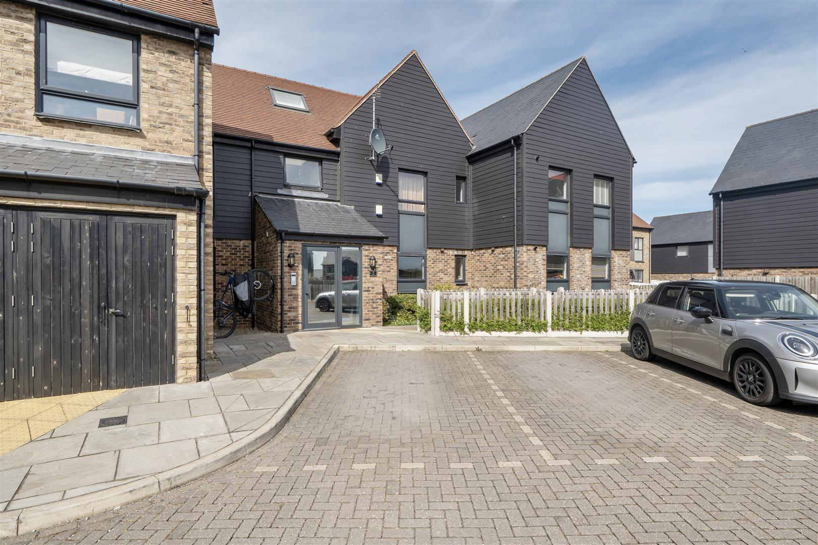 2 Brooke Close, Margate