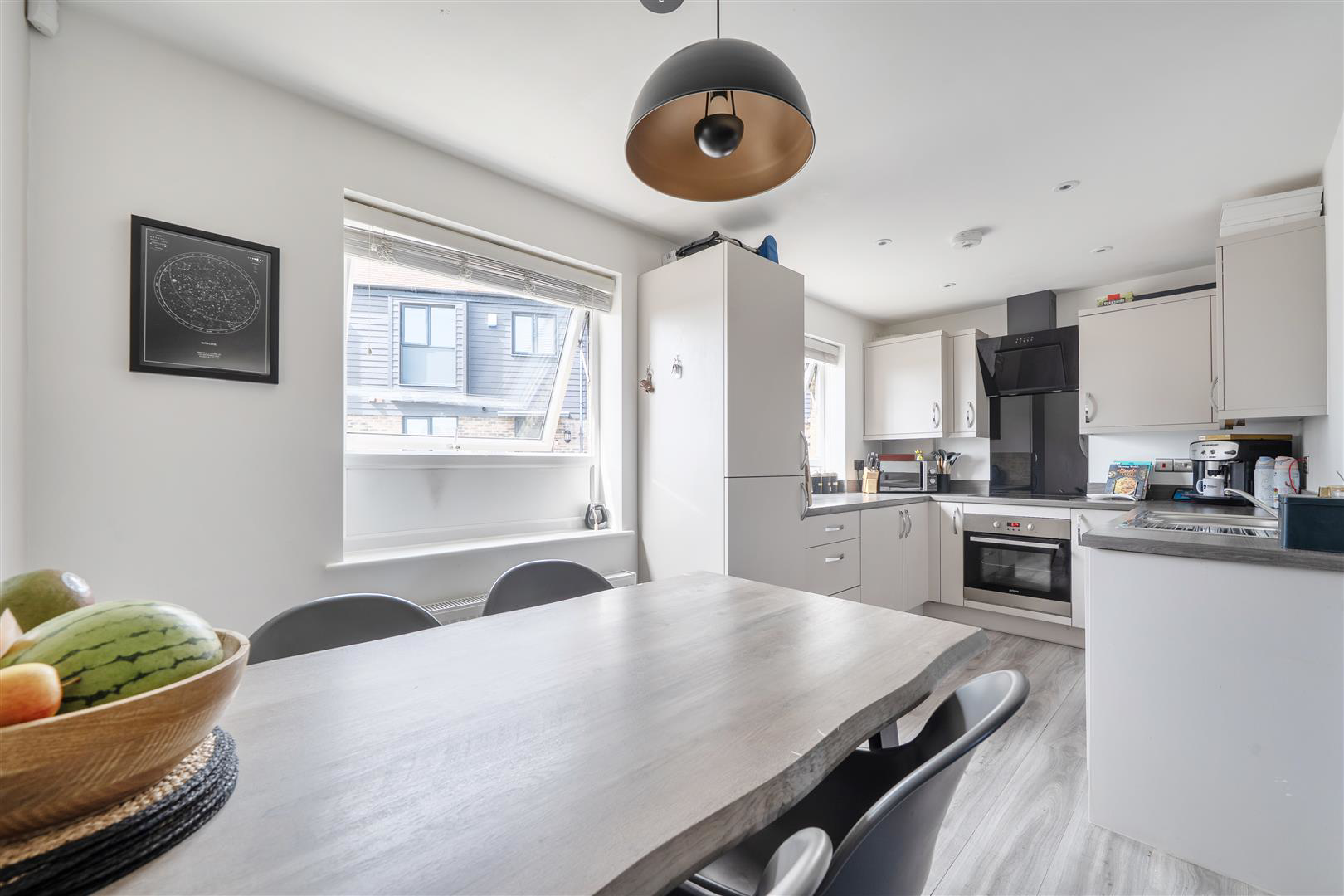 2 Brooke Close, Margate, photo 2