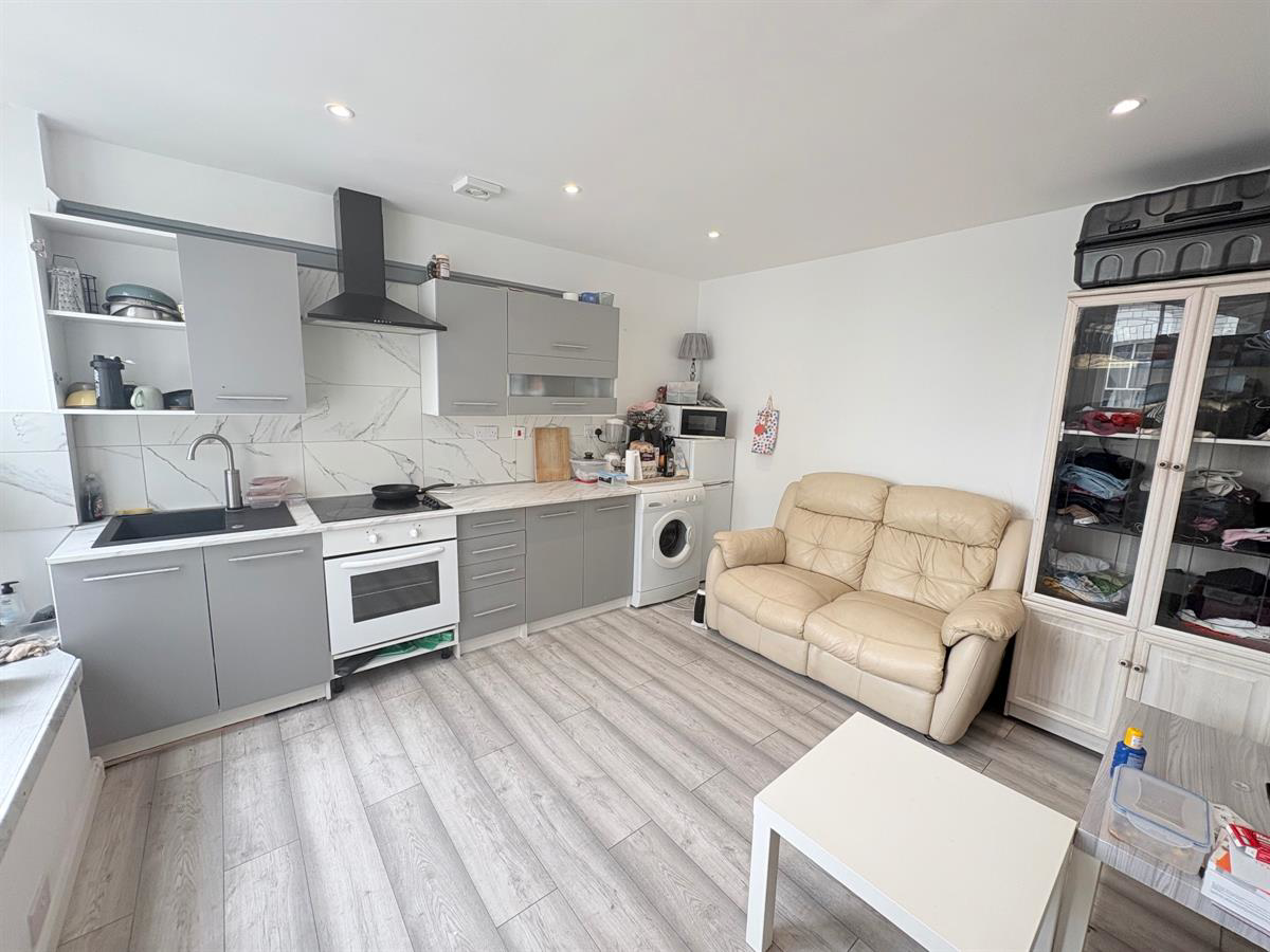 Flat 8, Pembroke Buildings, Cambrian Place, photo 7