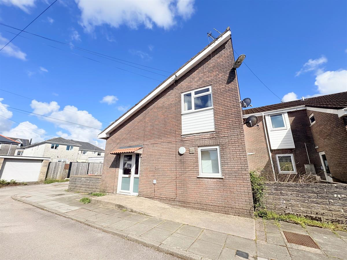 a Wigan Terrace, Bryncethin, Bridgend