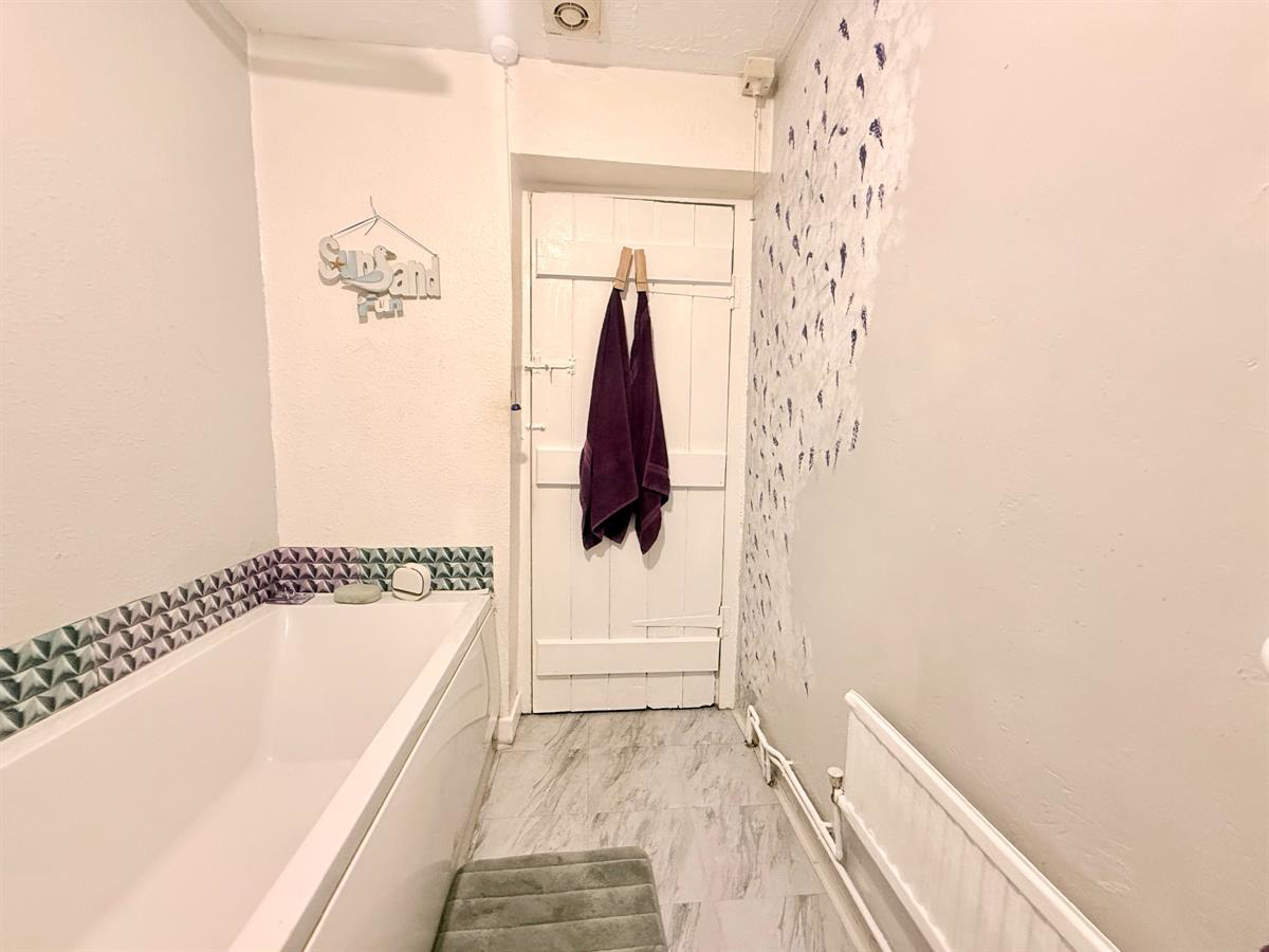 41A, B, C Oxford Street, Pontycymer, Bridgend, photo 11