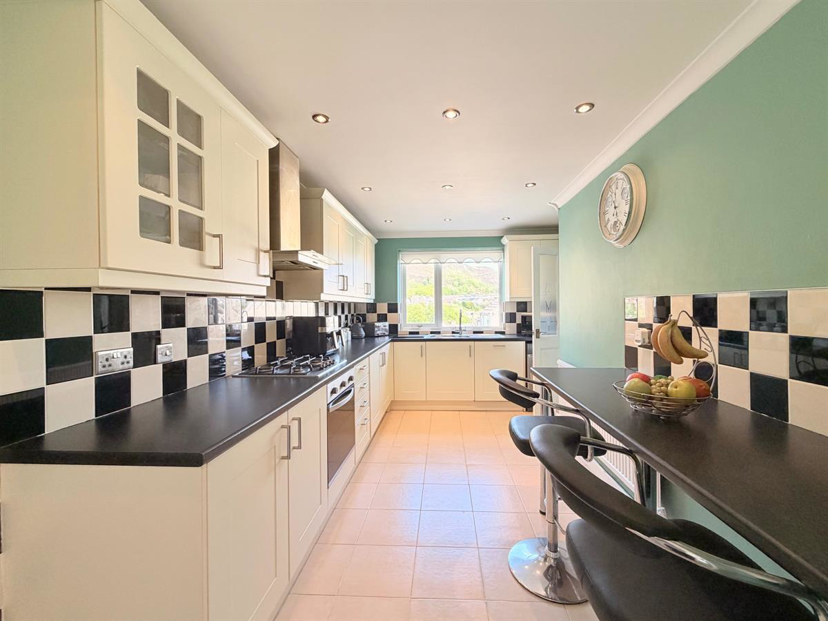 Oakdale Terrace, Tonypandy, photo 8