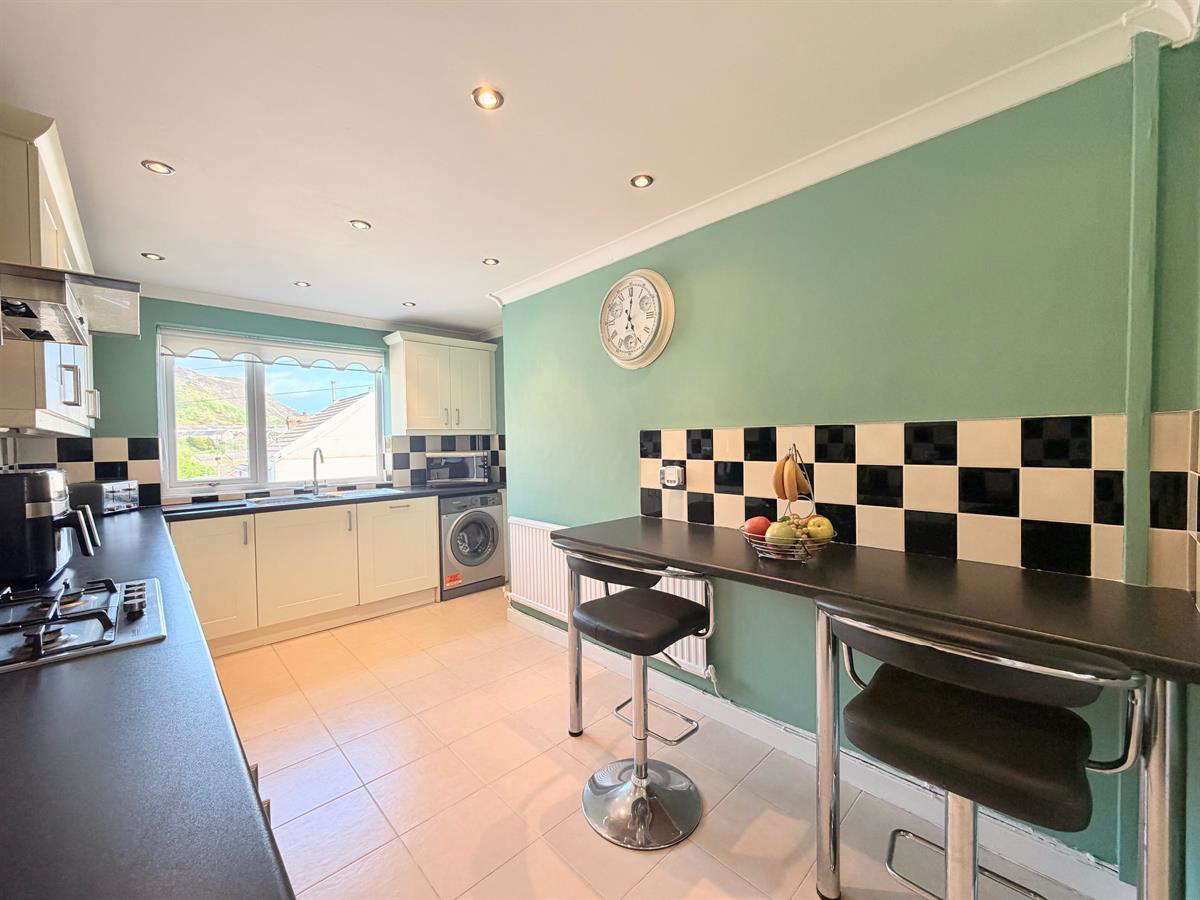 Oakdale Terrace, Tonypandy, photo 9
