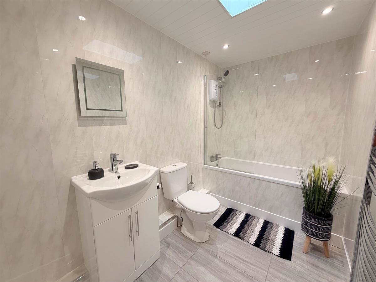 Oakdale Terrace, Tonypandy, photo 7