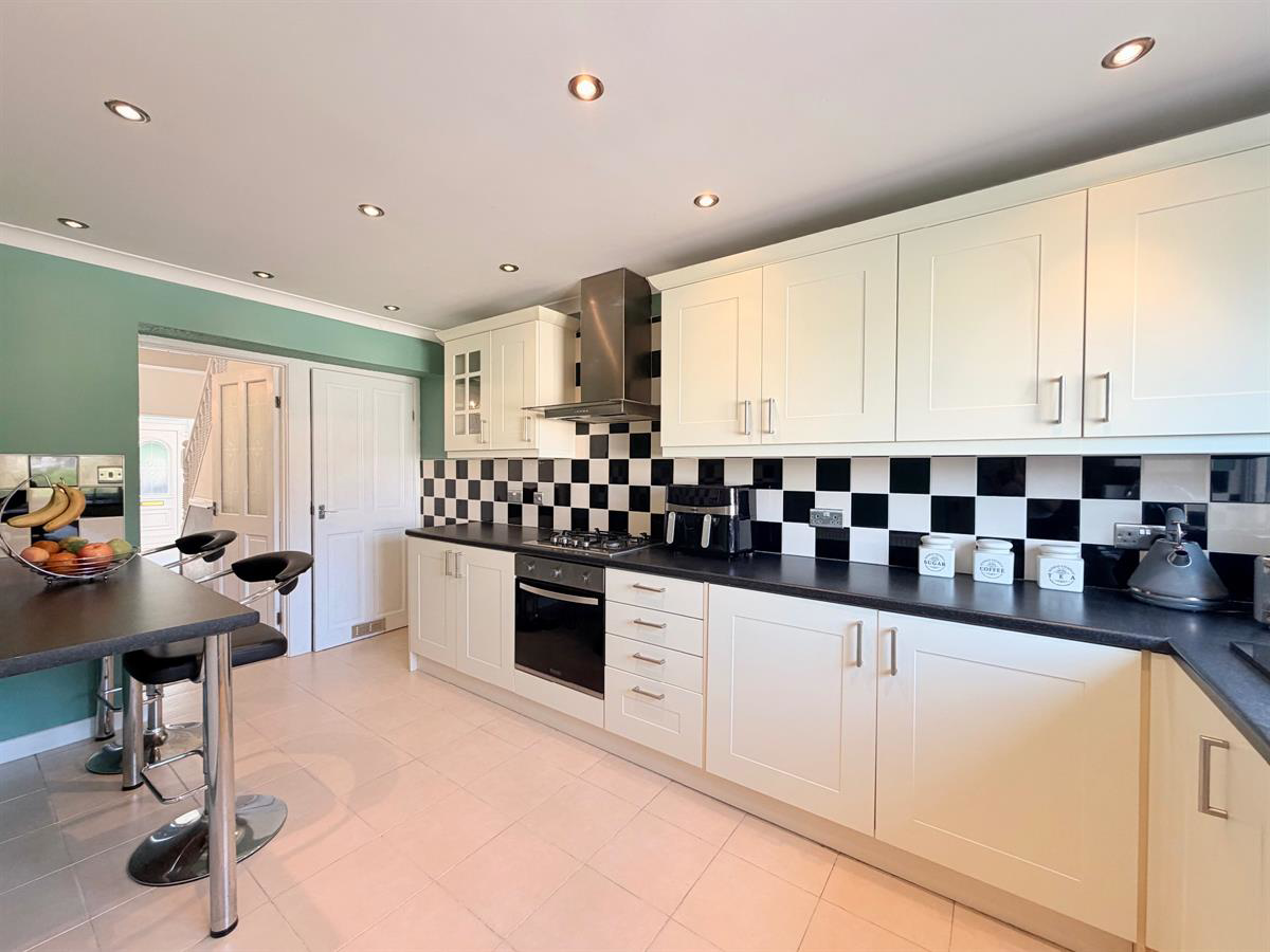 Oakdale Terrace, Tonypandy, photo 10