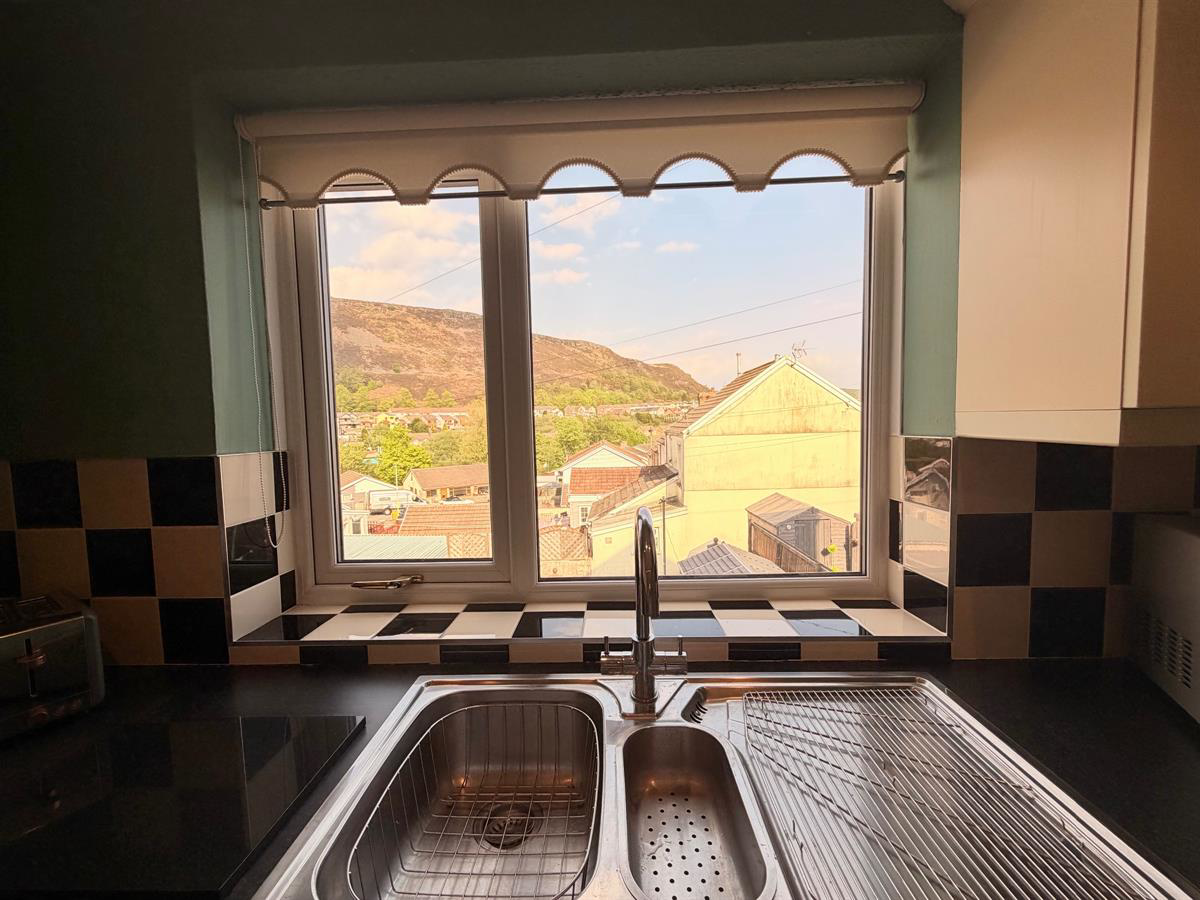 Oakdale Terrace, Tonypandy, photo 11