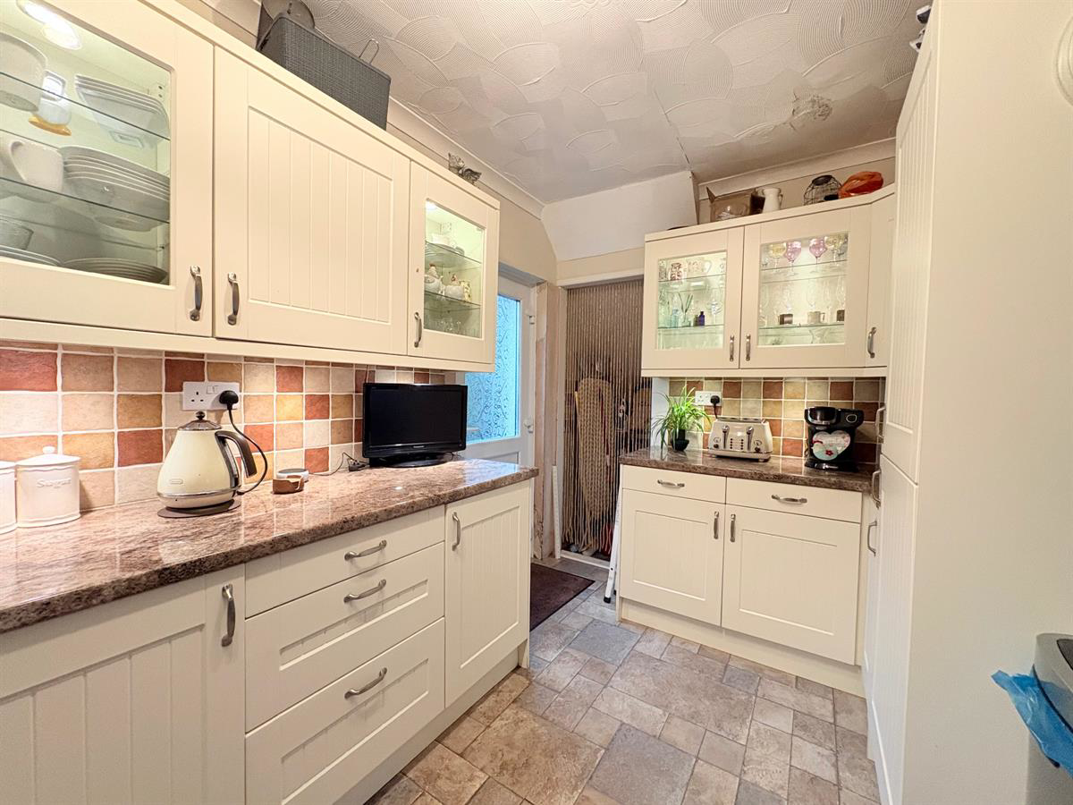 Heol Llwynffynon, Llangeinor, Bridgend, photo 7