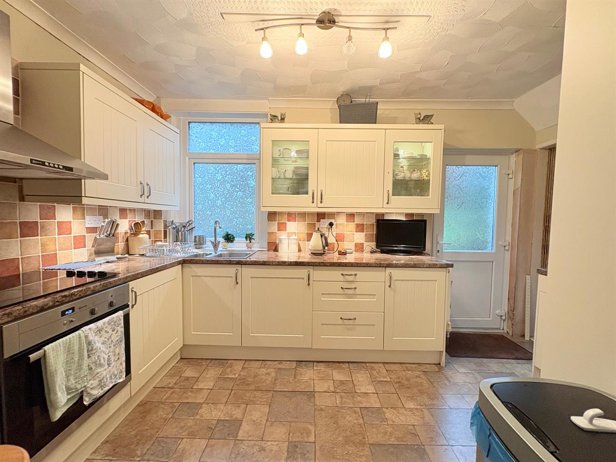 Heol Llwynffynon, Llangeinor, Bridgend, photo 6