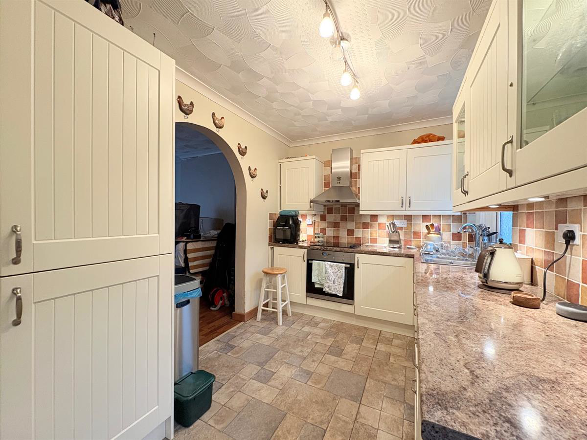 Heol Llwynffynon, Llangeinor, Bridgend, photo 8