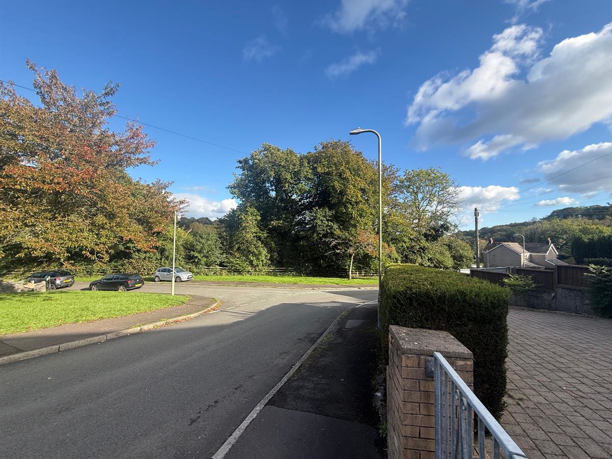 Heol Coed Leyshon, Coytrahen, Bridgend, photo 2