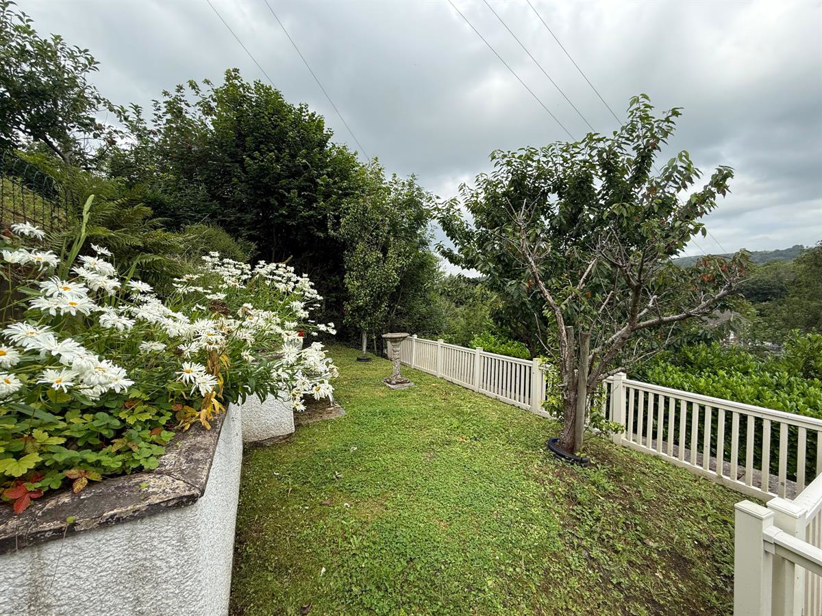 Park Road, Aberkenfig, Bridgend, photo 31