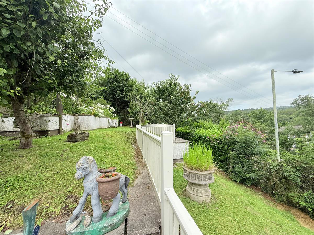 Park Road, Aberkenfig, Bridgend, photo 33