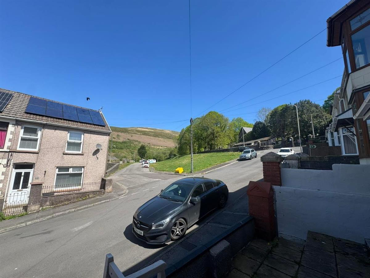 Alexandra Road, Pontycymer, Bridgend, photo 32
