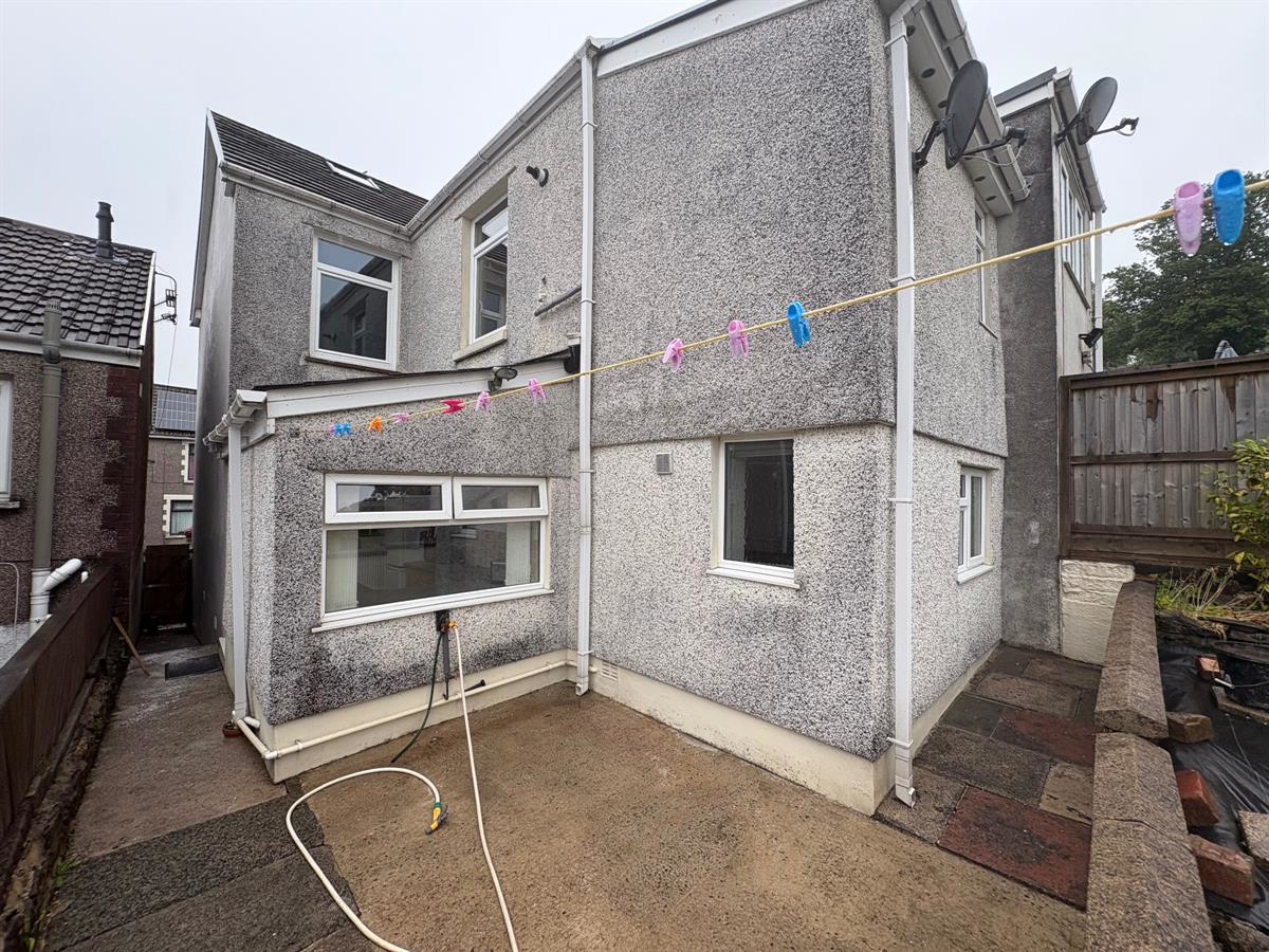 Alexandra Road, Pontycymer, Bridgend, photo 29