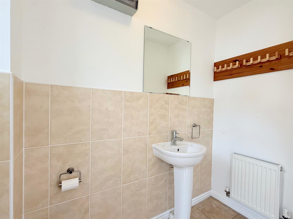 Heol Y Fronfraith Fawr, Bridgend, photo 13