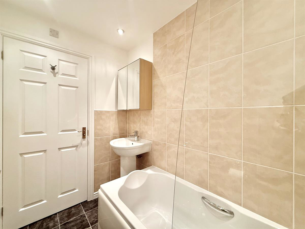 Heol Y Fronfraith Fawr, Bridgend, photo 23