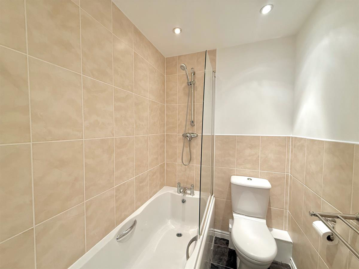 Heol Y Fronfraith Fawr, Bridgend, photo 24