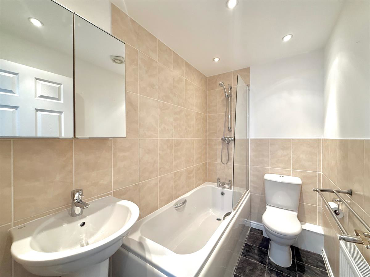 Heol Y Fronfraith Fawr, Bridgend, photo 22