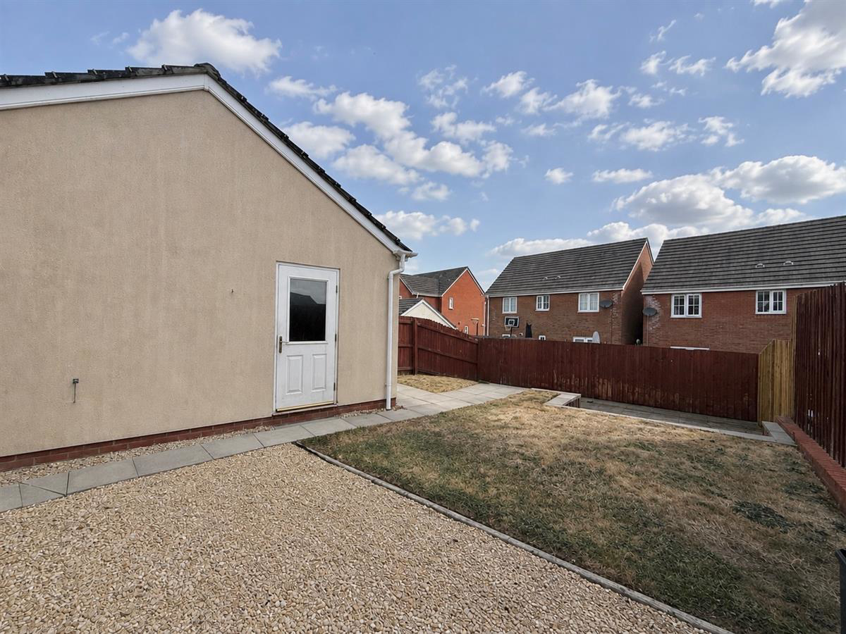 Heol Y Fronfraith Fawr, Bridgend, photo 7
