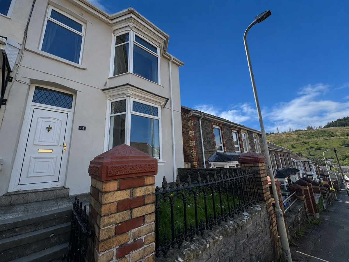 Alexandra Road, Pontycymer, Bridgend, photo 2