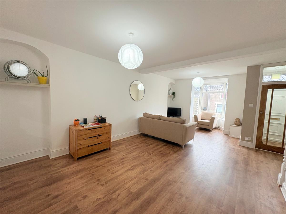 Alexandra Road, Pontycymer, Bridgend, photo 7