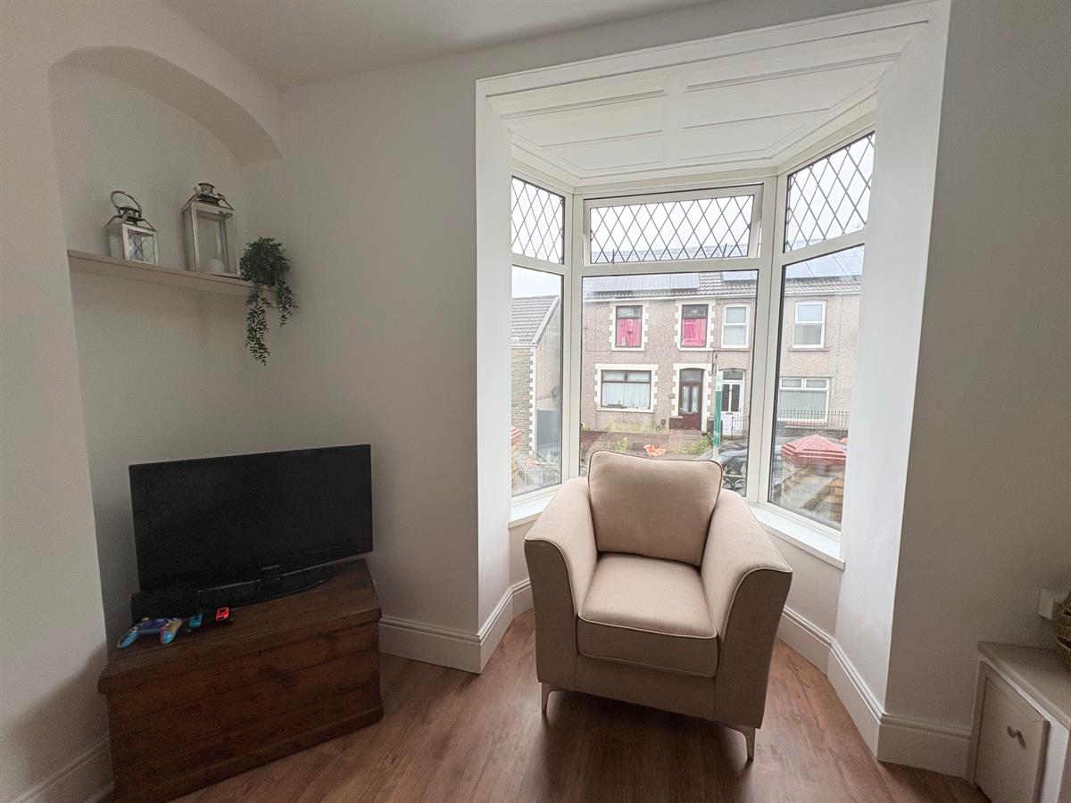 Alexandra Road, Pontycymer, Bridgend, photo 6