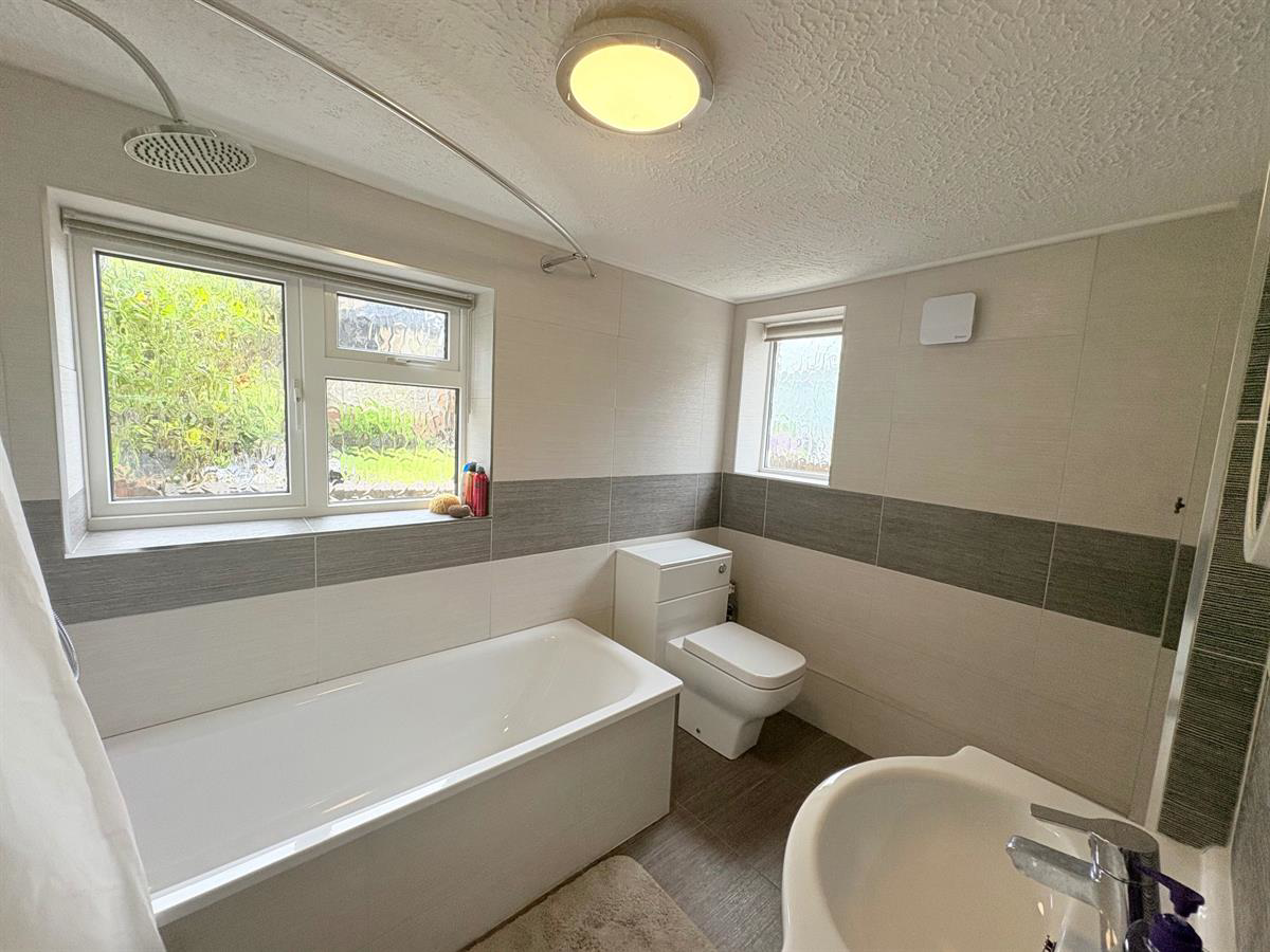 Alexandra Road, Pontycymer, Bridgend, photo 14